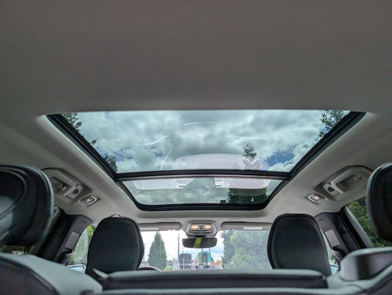 2025 Volvo V60 Cross Country B5 Hybrid AWD PLUS | High Performance Audio, Pilot Assist, 360 Cam, 4 Heated Seats & Wheel Portland OR