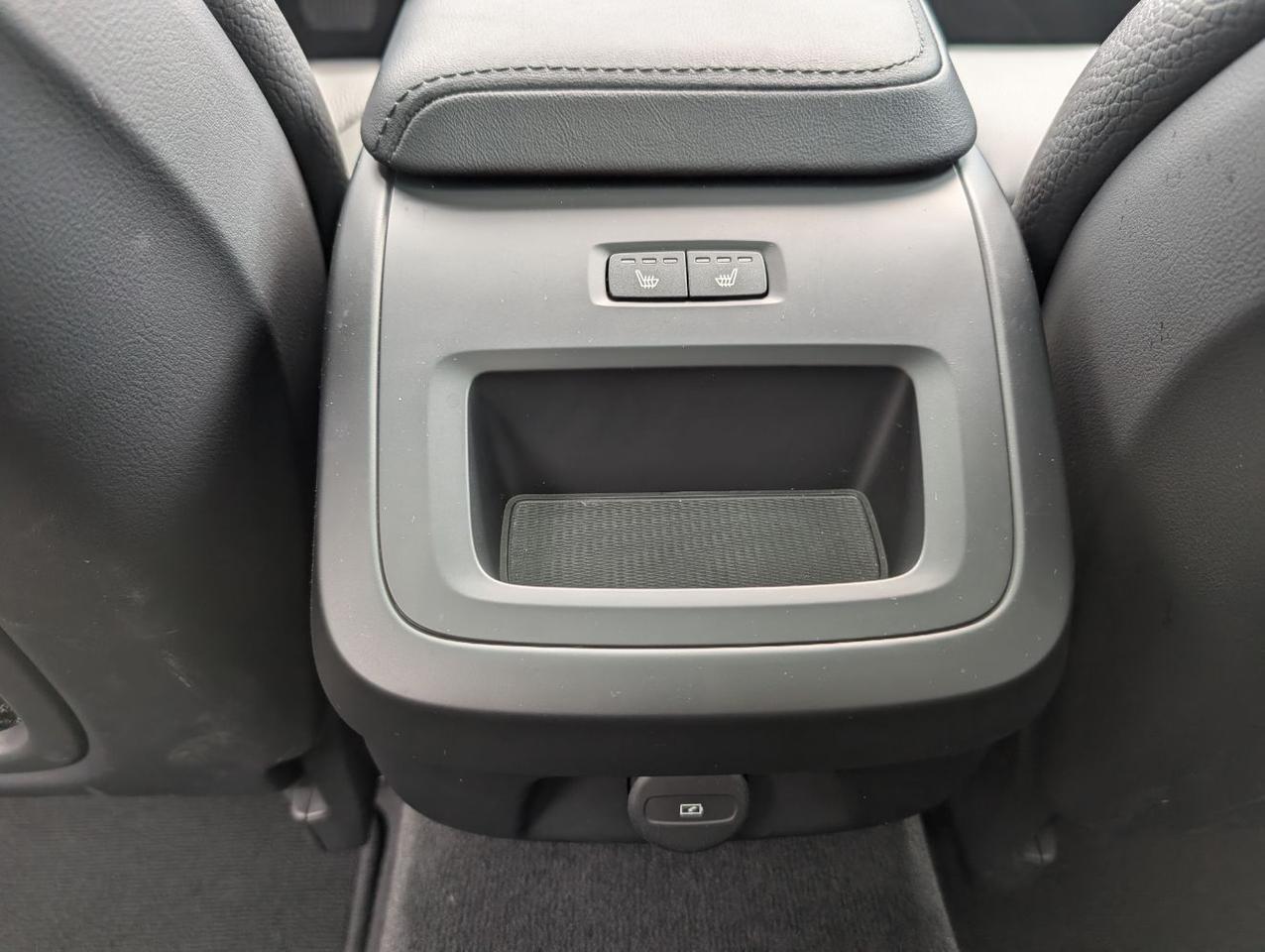 2025 Volvo V60 Cross Country B5 Hybrid AWD PLUS | High Performance Audio, Pilot Assist, 360 Cam, 4 Heated Seats & Wheel Portland OR