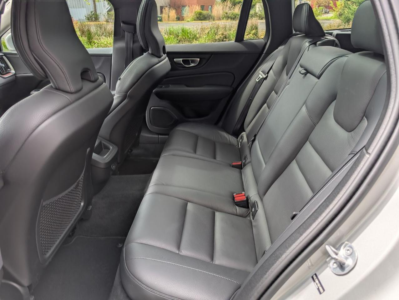 2025 Volvo V60 Cross Country B5 Hybrid AWD PLUS | High Performance Audio, Pilot Assist, 360 Cam, 4 Heated Seats & Wheel Portland OR