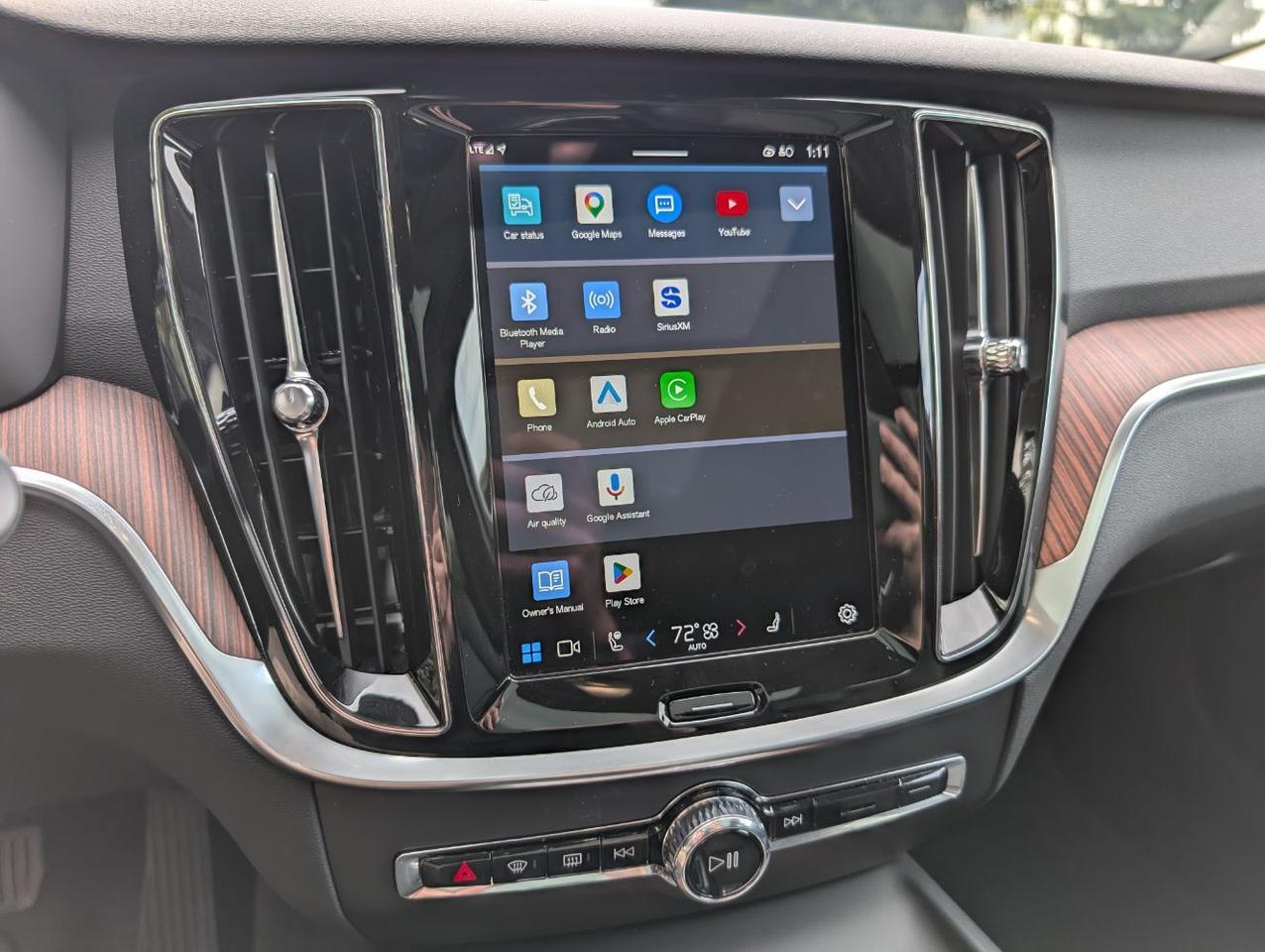 2025 Volvo V60 Cross Country B5 Hybrid AWD PLUS | High Performance Audio, Pilot Assist, 360 Cam, 4 Heated Seats & Wheel Portland OR