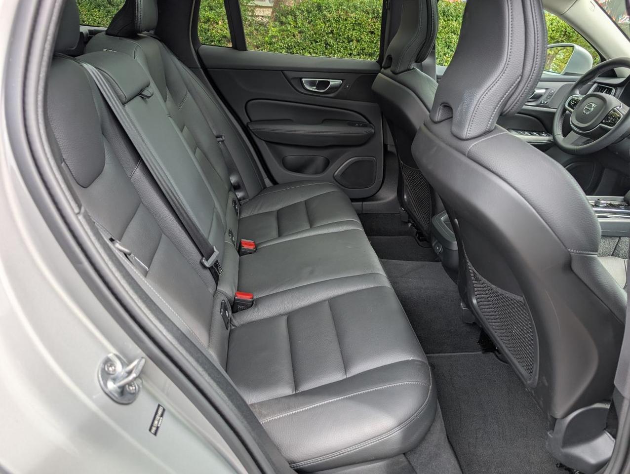 2025 Volvo V60 Cross Country B5 Hybrid AWD PLUS | High Performance Audio, Pilot Assist, 360 Cam, 4 Heated Seats & Wheel Portland OR