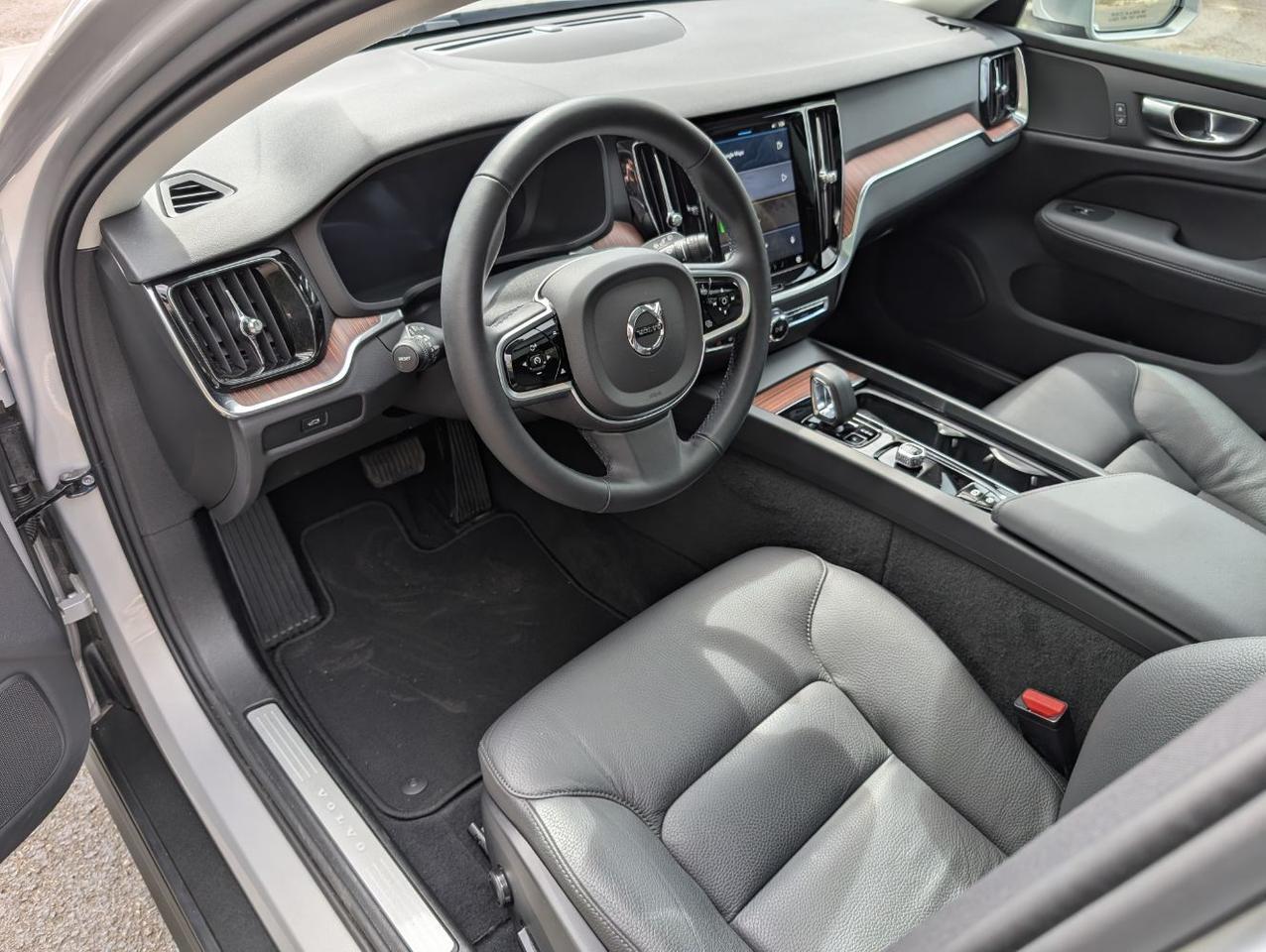 2025 Volvo V60 Cross Country B5 Hybrid AWD PLUS | High Performance Audio, Pilot Assist, 360 Cam, 4 Heated Seats & Wheel Portland OR