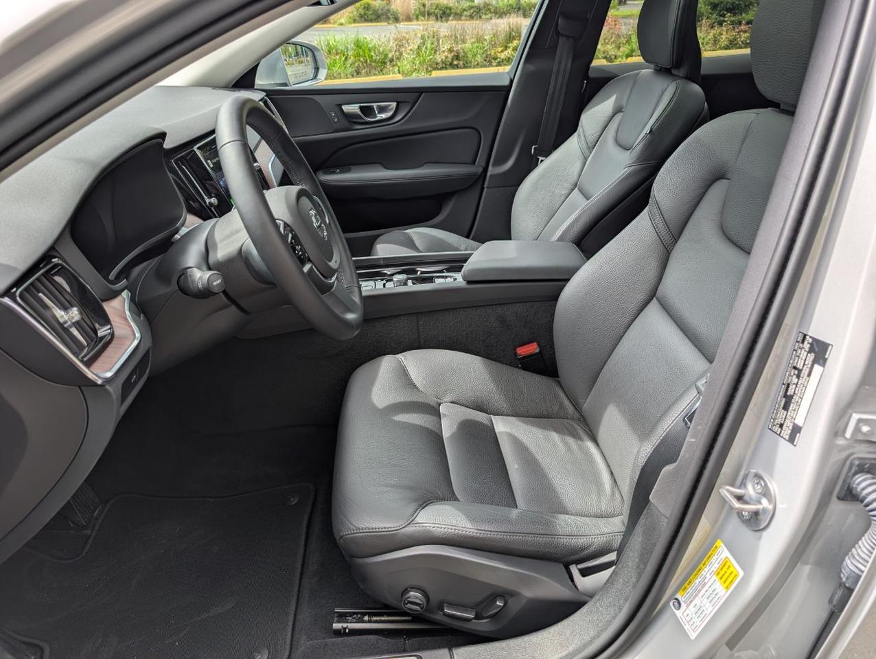 2025 Volvo V60 Cross Country B5 Hybrid AWD PLUS | High Performance Audio, Pilot Assist, 360 Cam, 4 Heated Seats & Wheel Portland OR