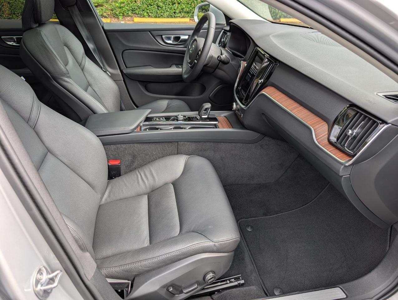 2025 Volvo V60 Cross Country B5 Hybrid AWD PLUS | High Performance Audio, Pilot Assist, 360 Cam, 4 Heated Seats & Wheel Portland OR