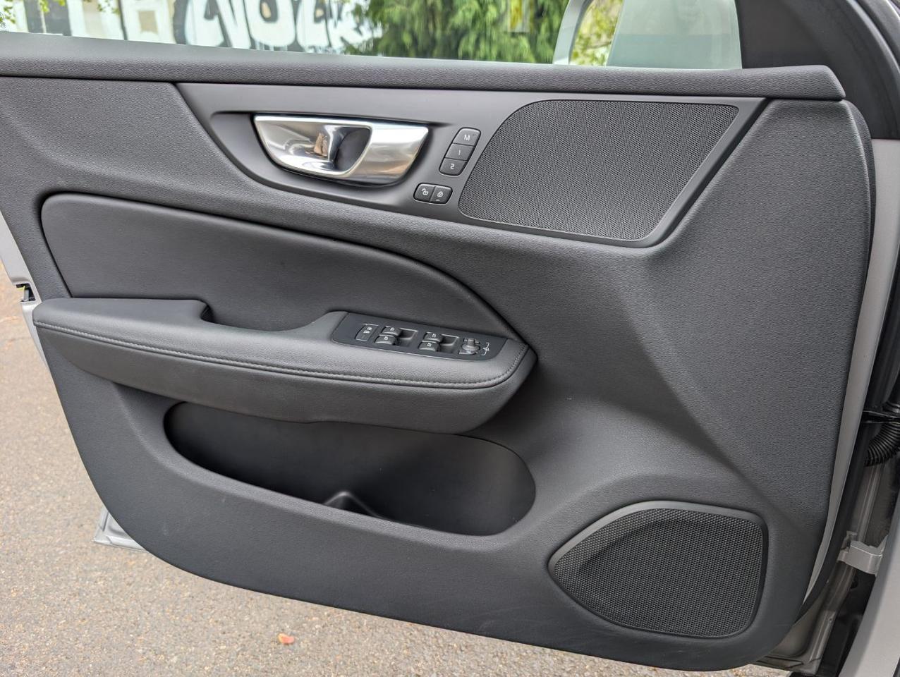 2025 Volvo V60 Cross Country B5 Hybrid AWD PLUS | High Performance Audio, Pilot Assist, 360 Cam, 4 Heated Seats & Wheel Portland OR