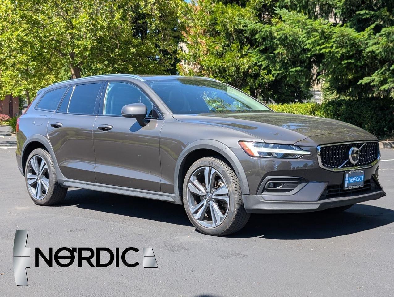 2025 Volvo V60 Cross Country B5 Hybrid AWD PLUS | High Performance Audio, Pilot Assist, 360 Cam, 4 Heated Seats & Wheel