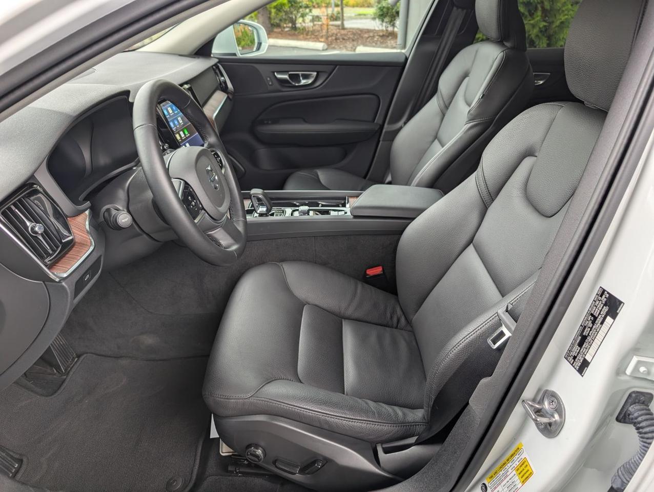 2025 Volvo V60 Cross Country B5 Hybrid AWD PLUS | High Performance Audio, Pilot Assist, 360° Cam, 4 Heated Seats & Htd Wheel Portland OR