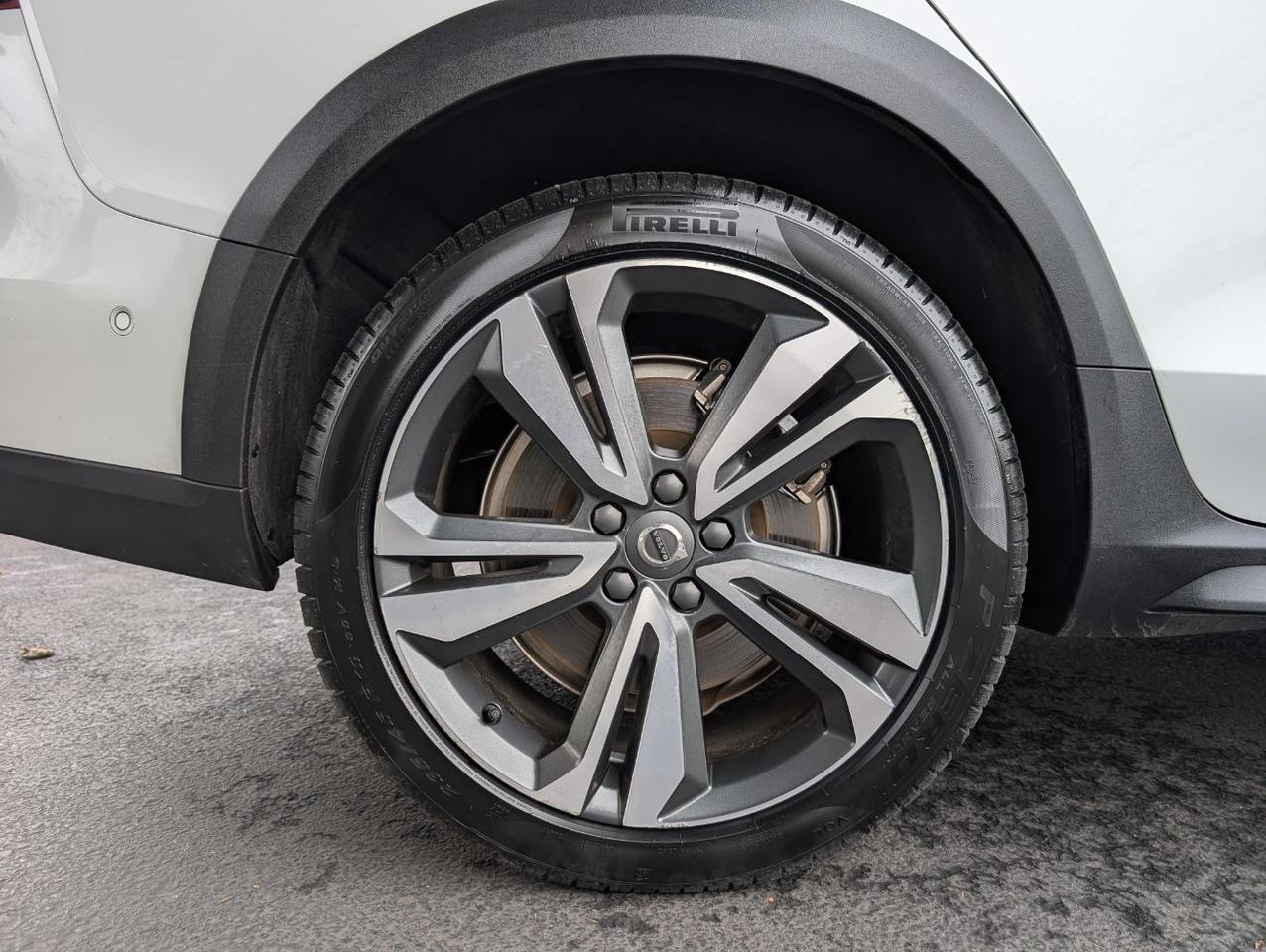 2025 Volvo V60 Cross Country B5 Hybrid AWD PLUS | High Performance Audio, Pilot Assist, 360° Cam, 4 Heated Seats & Htd Wheel Portland OR