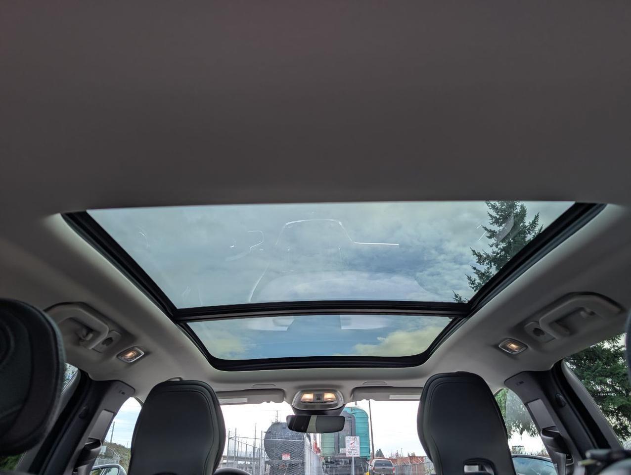 2025 Volvo V60 Cross Country B5 Hybrid AWD PLUS | High Performance Audio, Pilot Assist, 360° Cam, 4 Heated Seats & Wheel Portland OR