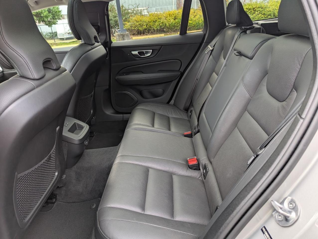 2025 Volvo V60 Cross Country B5 Hybrid AWD PLUS | High Performance Audio, Pilot Assist, 360° Cam, 4 Heated Seats & Wheel Portland OR