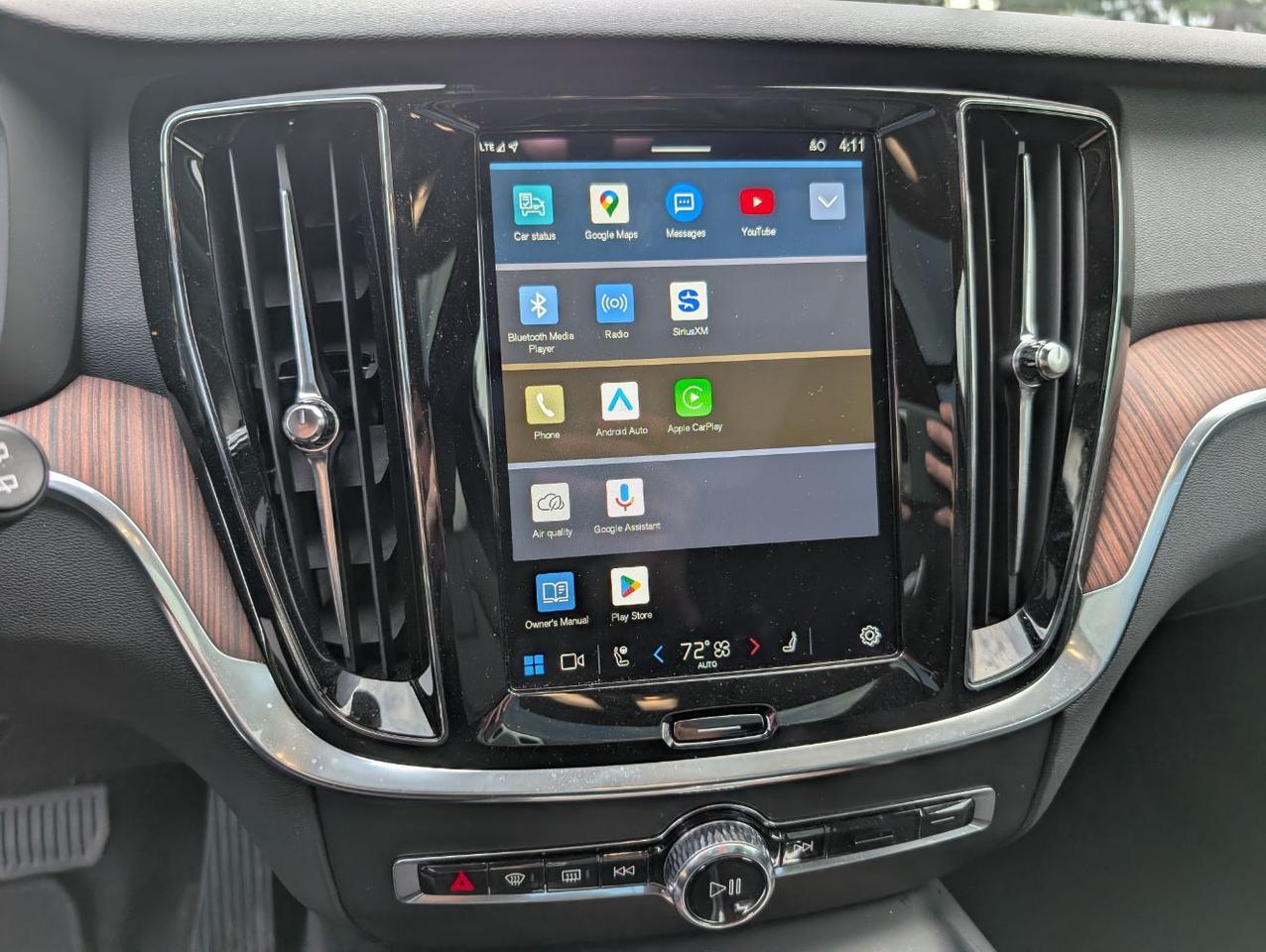 2025 Volvo V60 Cross Country B5 Hybrid AWD PLUS | High Performance Audio, Pilot Assist, 360° Cam, 4 Heated Seats & Wheel Portland OR