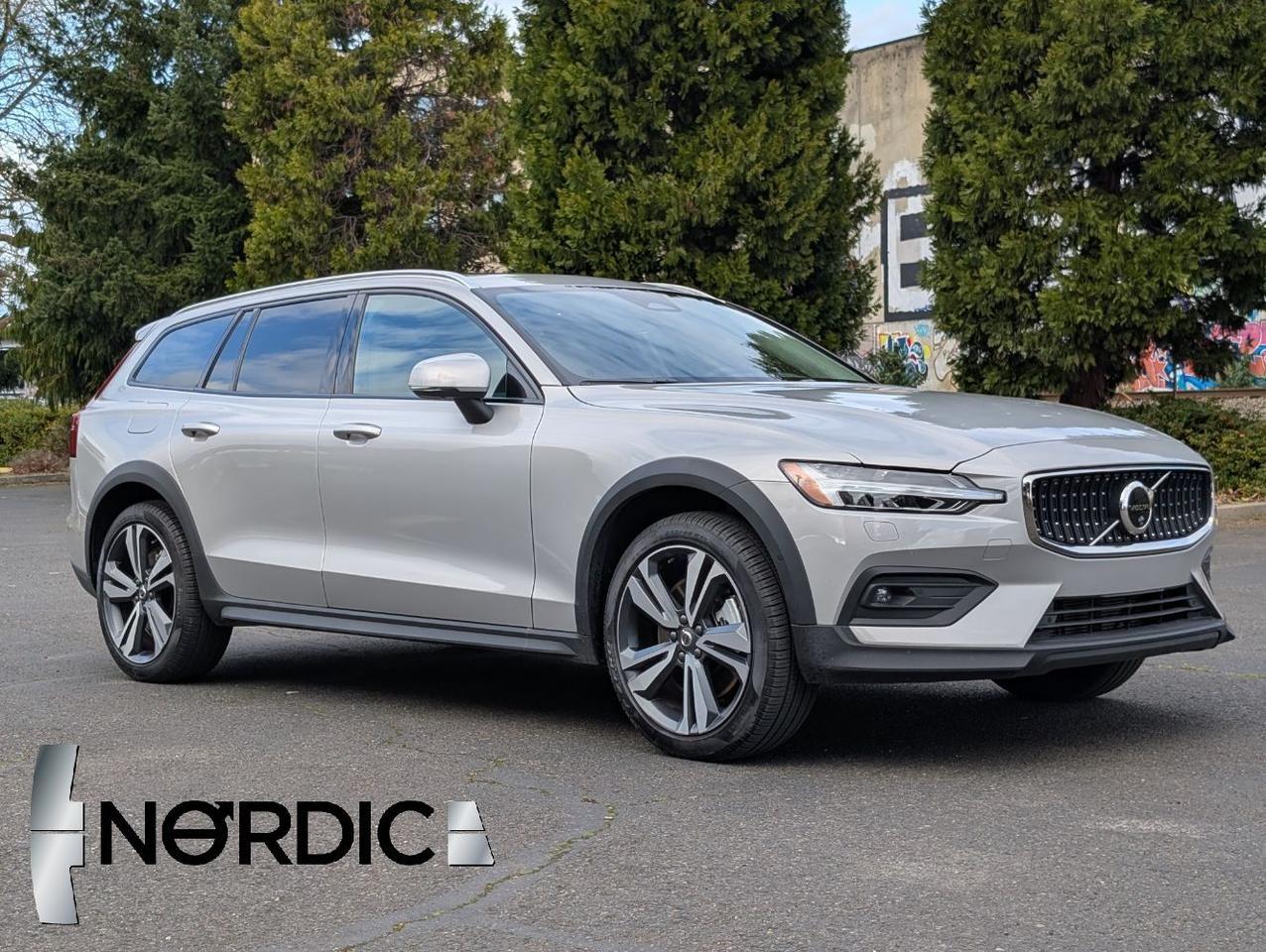 2025 Volvo V60 Cross Country
