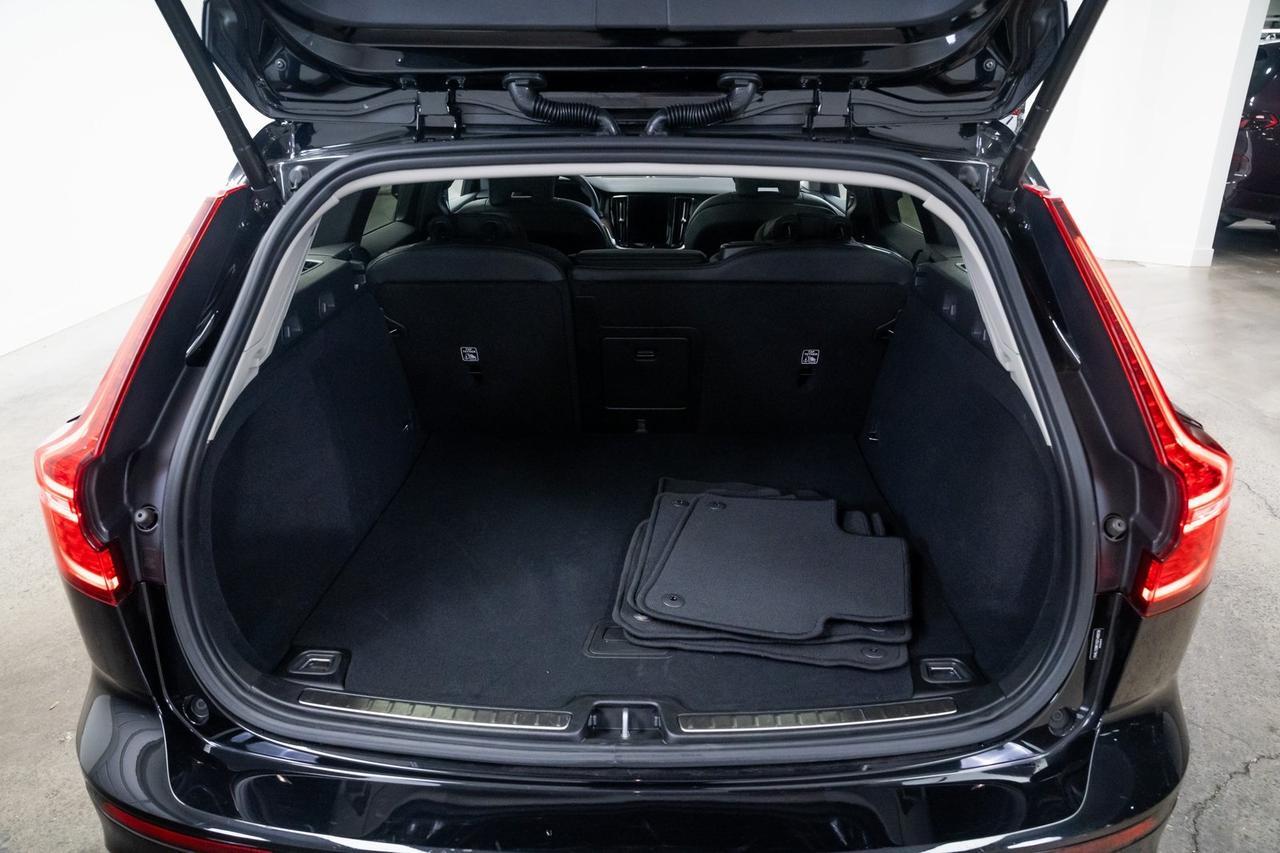 2025 Volvo V60 Cross Country B5 Plus 1 Owner Heated Seats Portland OR