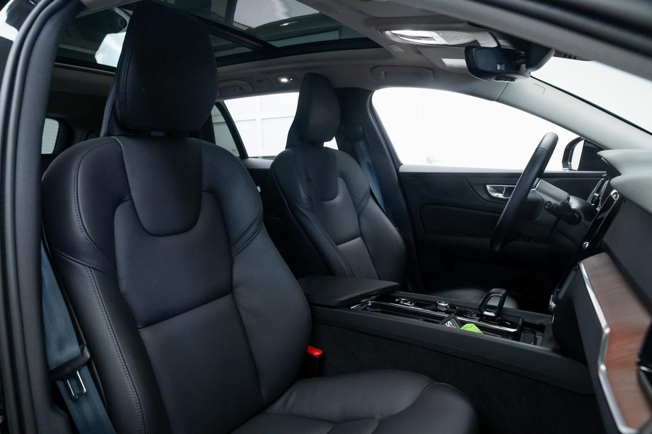 2025 Volvo V60 Cross Country B5 Plus 1 Owner Heated Seats Portland OR