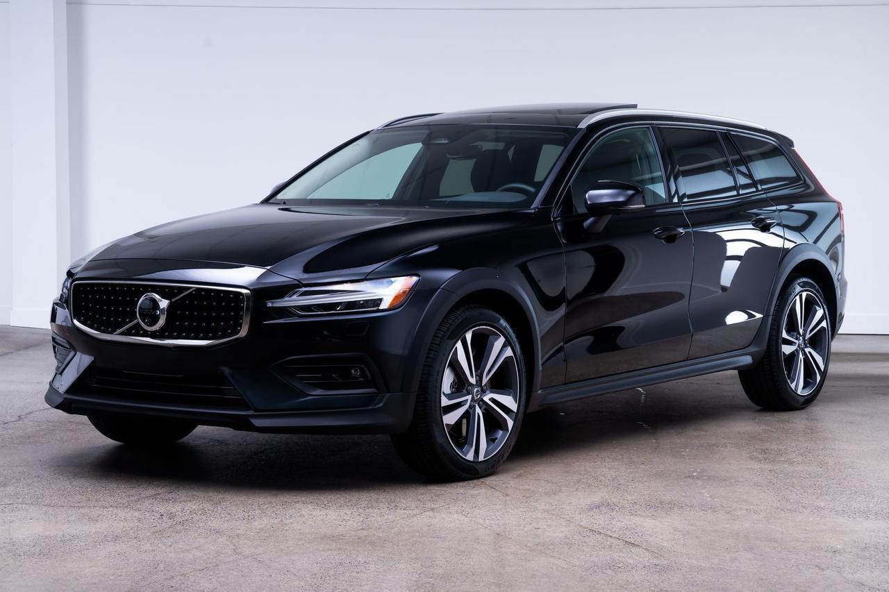 2025 Volvo V60 Cross Country B5 Plus Adaptive Cruise Blind Spot Assist Portland OR