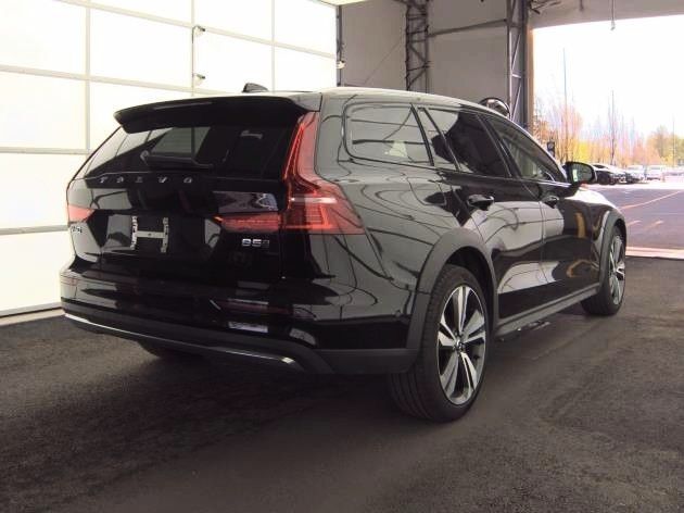 2025 Volvo V60 Cross Country B5 Plus Adaptive Cruise Blind Spot Assist Portland OR
