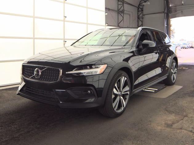 2025 Volvo V60 Cross Country B5 Plus Adaptive Cruise Blind Spot Assist Portland OR