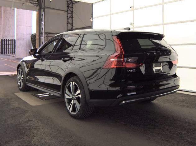 2025 Volvo V60 Cross Country B5 Plus Adaptive Cruise Blind Spot Assist Portland OR