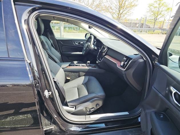2025 Volvo V60 Cross Country B5 Plus Adaptive Cruise Blind Spot Assist Portland OR