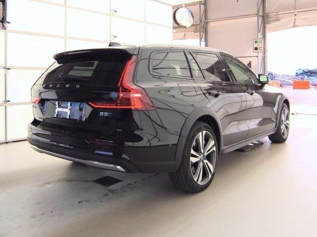 2025 Volvo V60 Cross Country B5 Plus Adaptive Cruise Heated Seats Portland OR