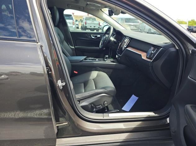 2025 Volvo V60 Cross Country B5 Plus Adaptive Cruise Panoramic Roof Portland OR