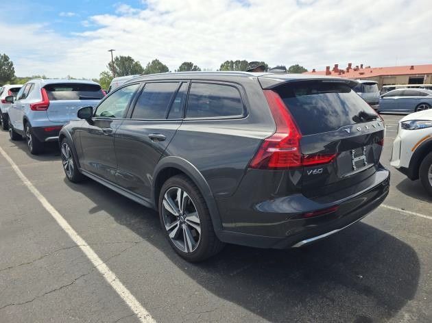 2025 Volvo V60 Cross Country B5 Plus Adaptive Cruise Panoramic Roof Portland OR