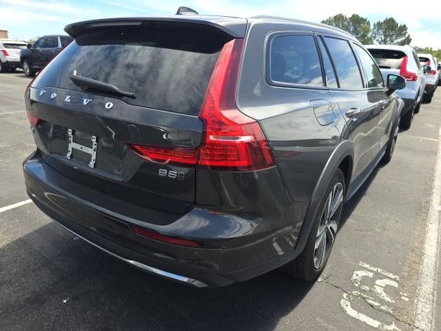 2025 Volvo V60 Cross Country B5 Plus Adaptive Cruise Panoramic Roof Portland OR
