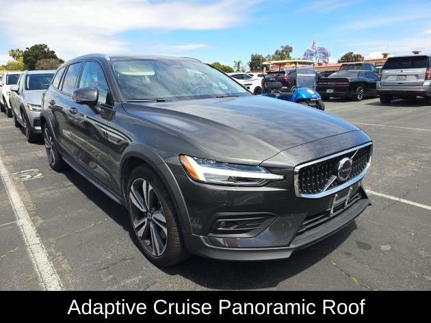 2025 Volvo V60 Cross Country