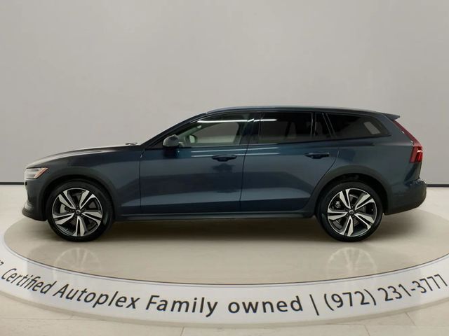 2025 Volvo V60 Cross Country B5 Plus