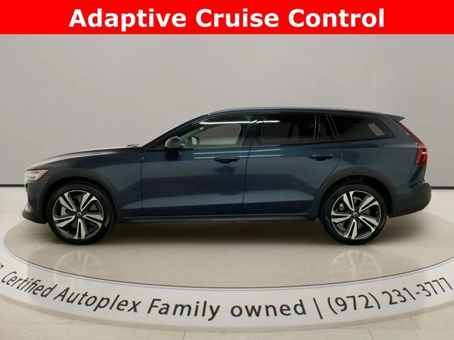 2025 Volvo V60 Cross Country B5 Plus