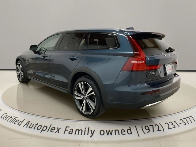 2025 Volvo V60 Cross Country B5 Plus
