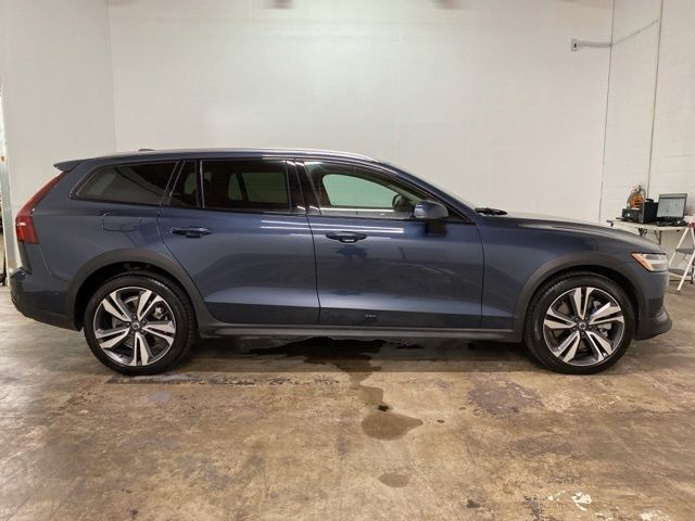 2025 Volvo V60 Cross Country B5 Plus Dallas TX