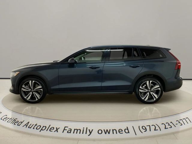 2025 Volvo V60 Cross Country B5 Plus