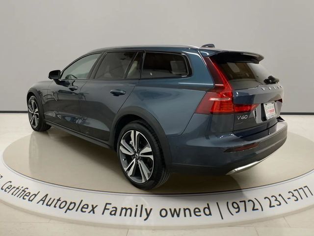 2025 Volvo V60 Cross Country B5 Plus