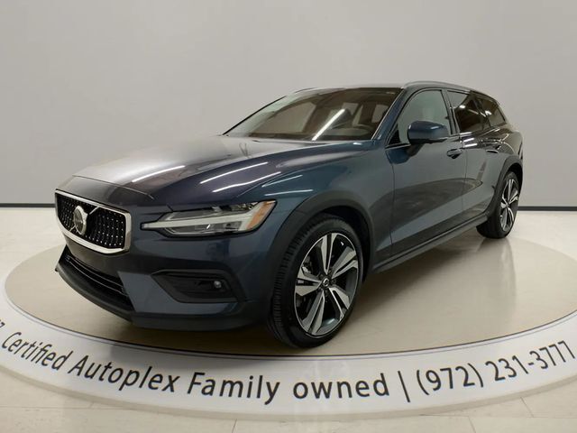 2025 Volvo V60 Cross Country B5 Plus