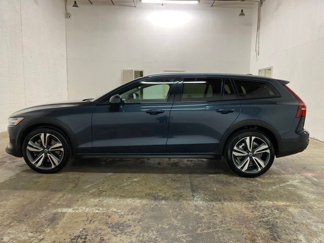 2025 Volvo V60 Cross Country B5 Plus Dallas TX