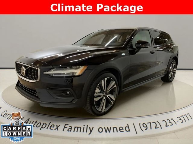 2025 Volvo V60 Cross Country B5 Plus