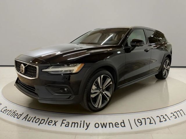 2025 Volvo V60 Cross Country B5 Plus AWD's photo