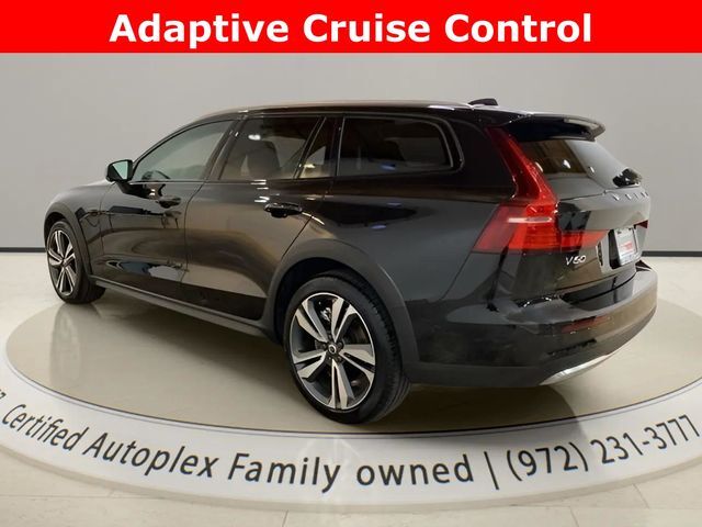 2025 Volvo V60 Cross Country B5 Plus
