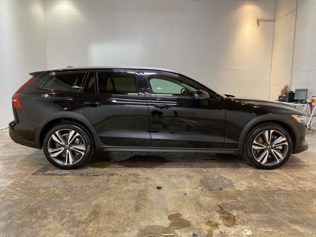 2025 Volvo V60 Cross Country B5 Plus Dallas TX