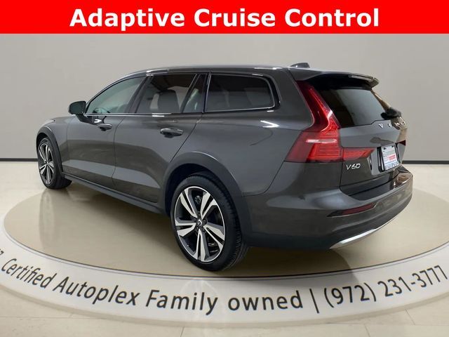 2025 Volvo V60 Cross Country B5 Plus