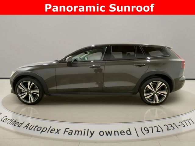 2025 Volvo V60 Cross Country B5 Plus