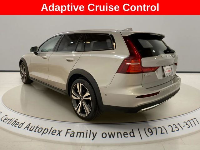 2025 Volvo V60 Cross Country B5 Plus
