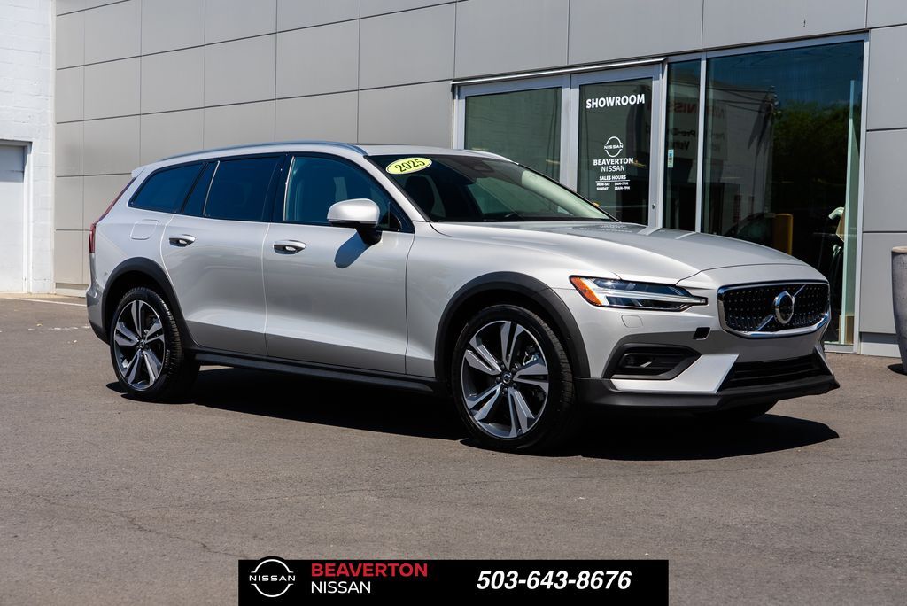 2025 Volvo V60 Cross Country B5 Plus