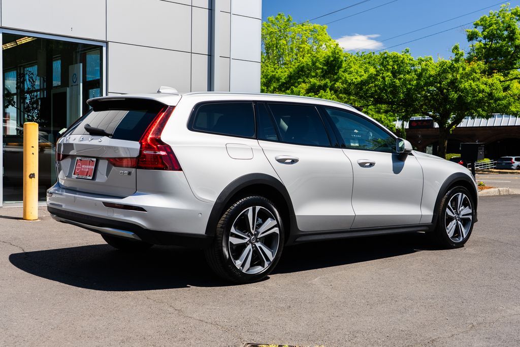 2025 Volvo V60 Cross Country B5 Plus Beaverton OR