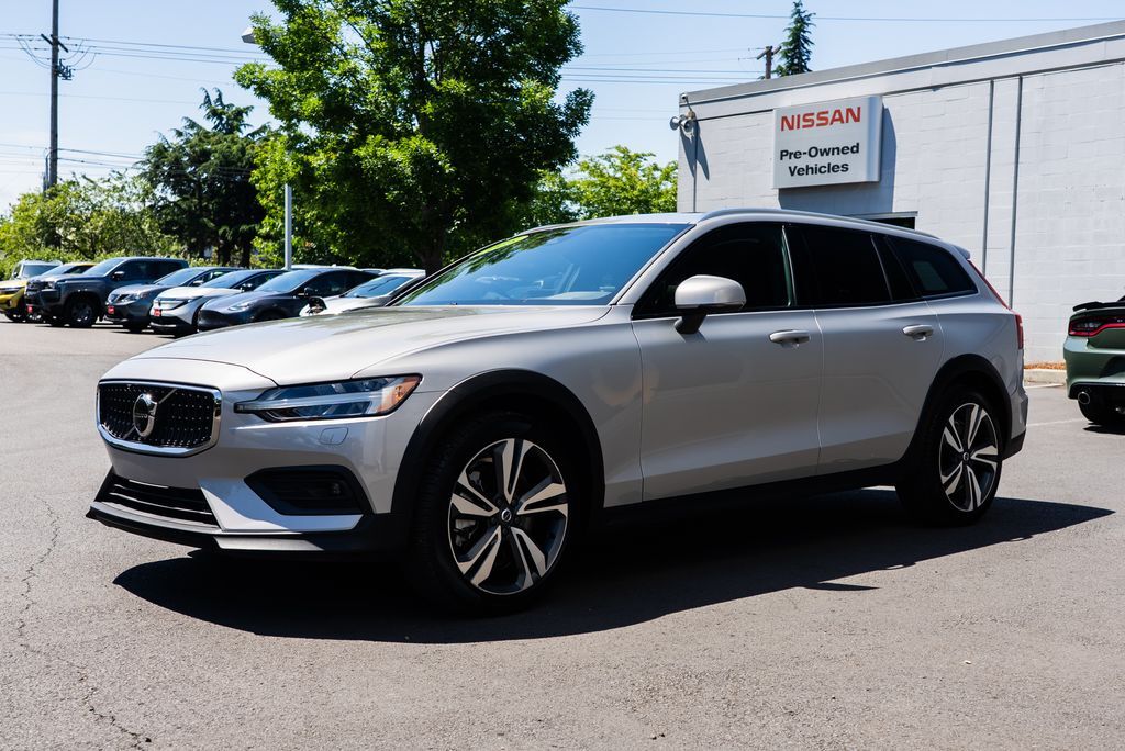 2025 Volvo V60 Cross Country B5 Plus Beaverton OR