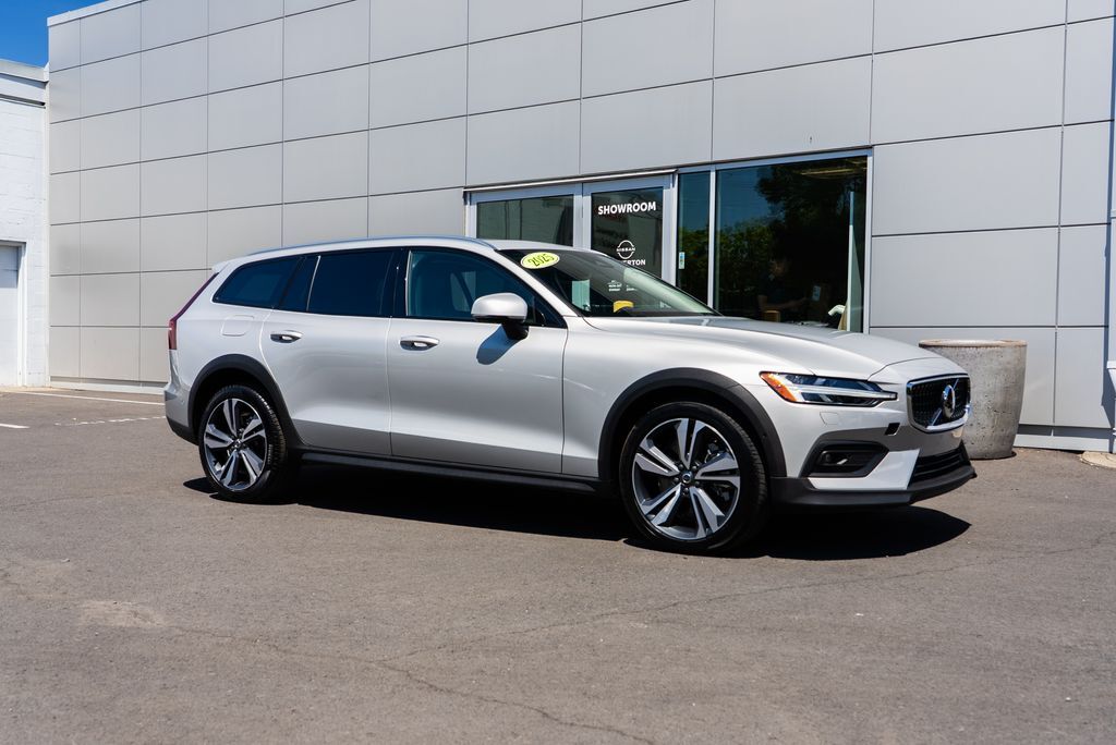 2025 Volvo V60 Cross Country B5 Plus Beaverton OR