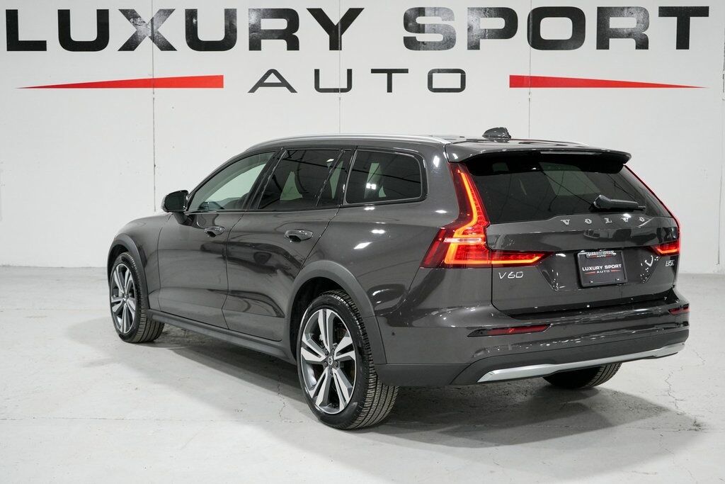 2025 Volvo V60 Cross Country B5 Plus