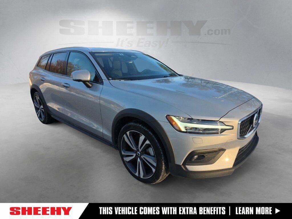 2025 Volvo V60 Cross Country B5 Plus