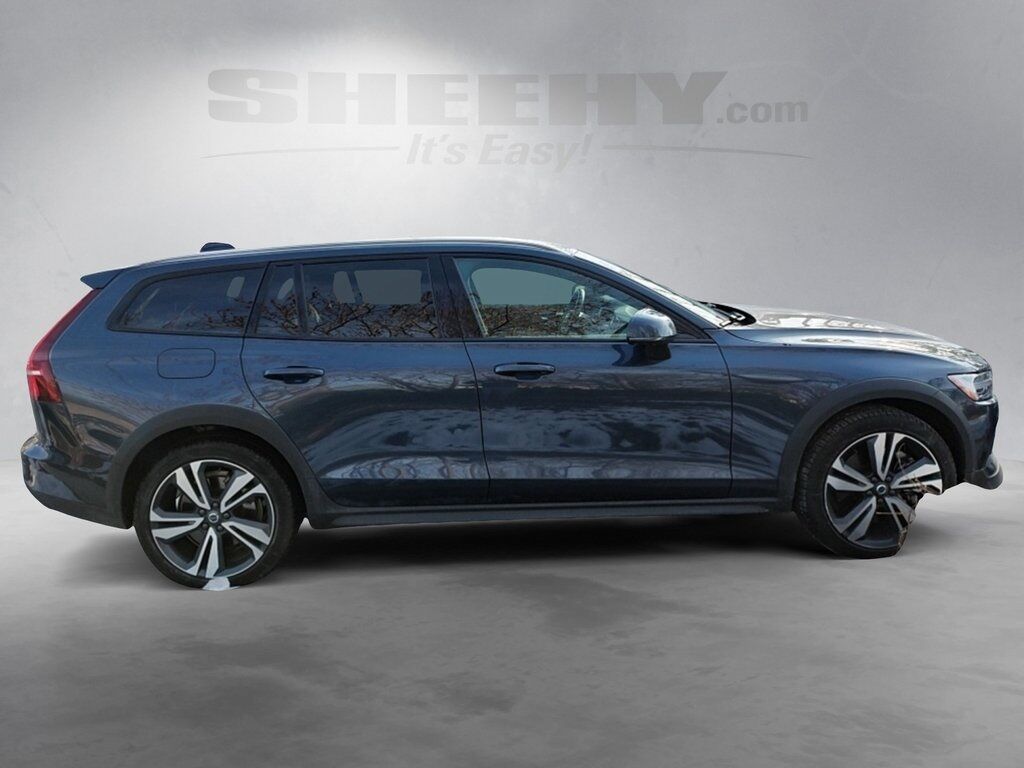 2025 Volvo V60 Cross Country B5 Plus Hunt Valley MD